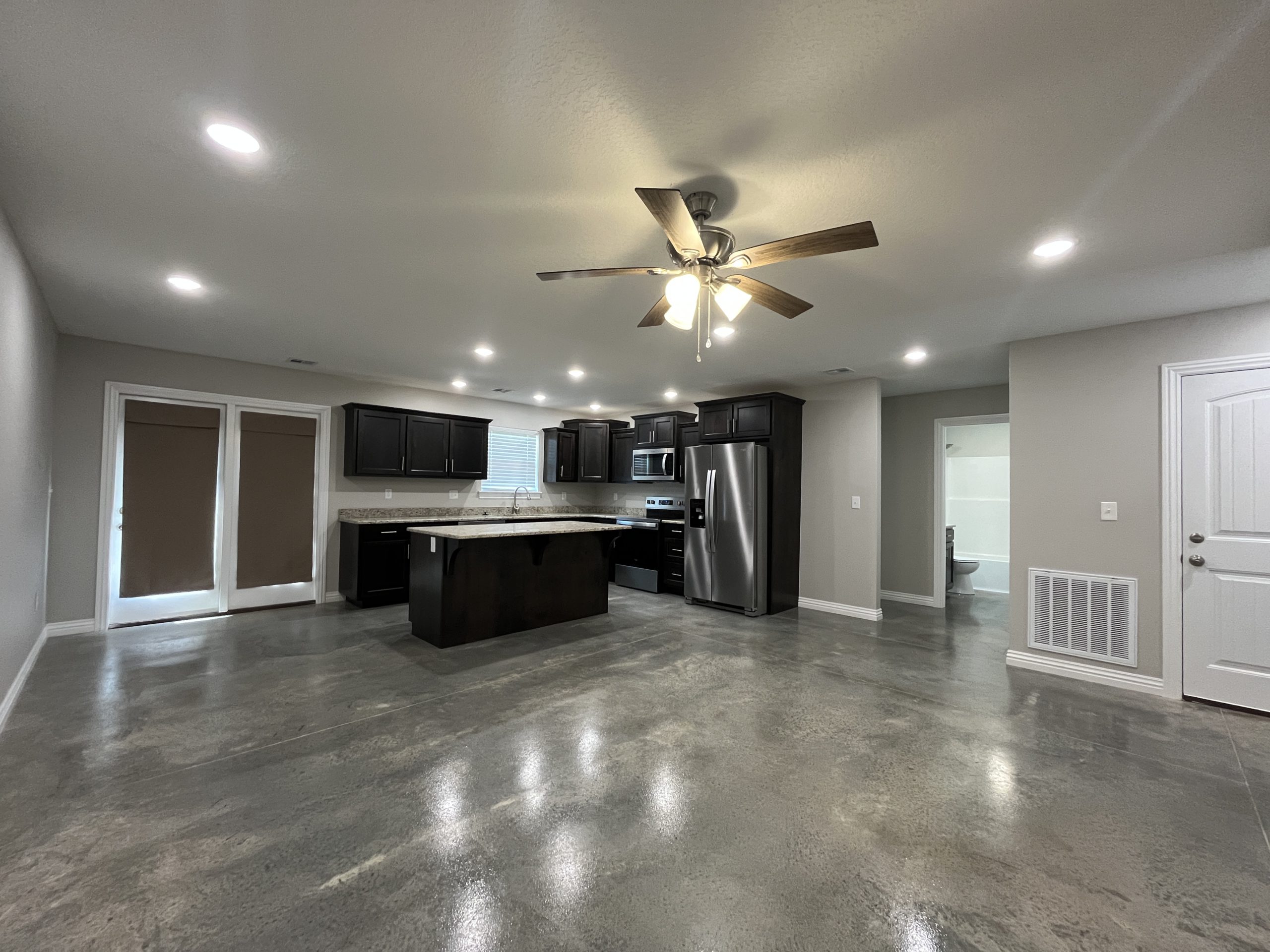 Multi-Unit 2 Bed Apartments – N St Louis Ave (4140) - Image 11